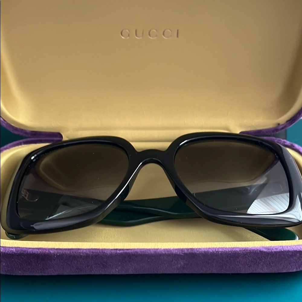 Gucci Black Oversized Sunglasses